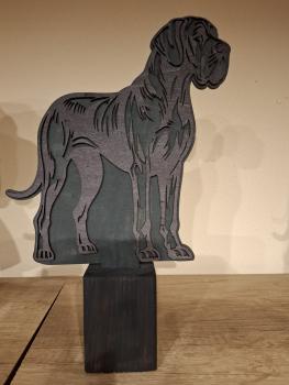 Deutsche Dogge stehend  auf Standfuss